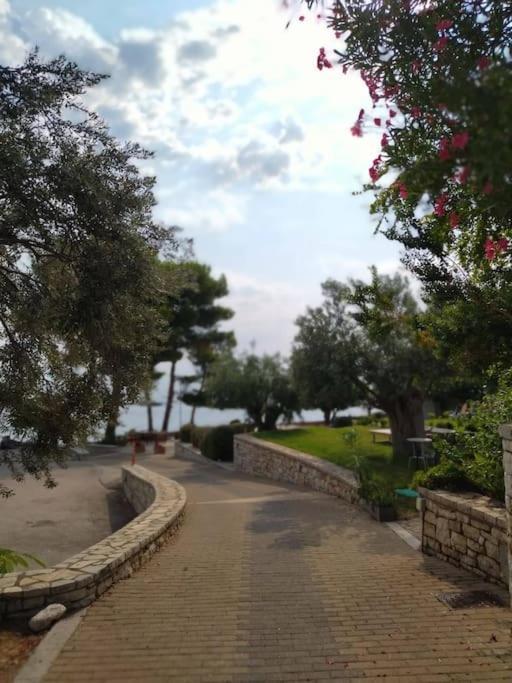 Karantou Villa Tiros Luaran gambar