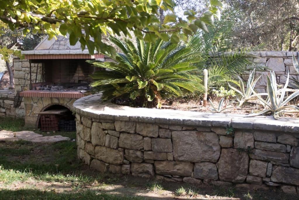 Karantou Villa Tiros Luaran gambar