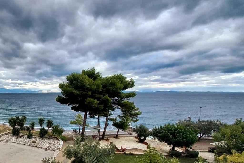 Karantou Villa Tiros Luaran gambar