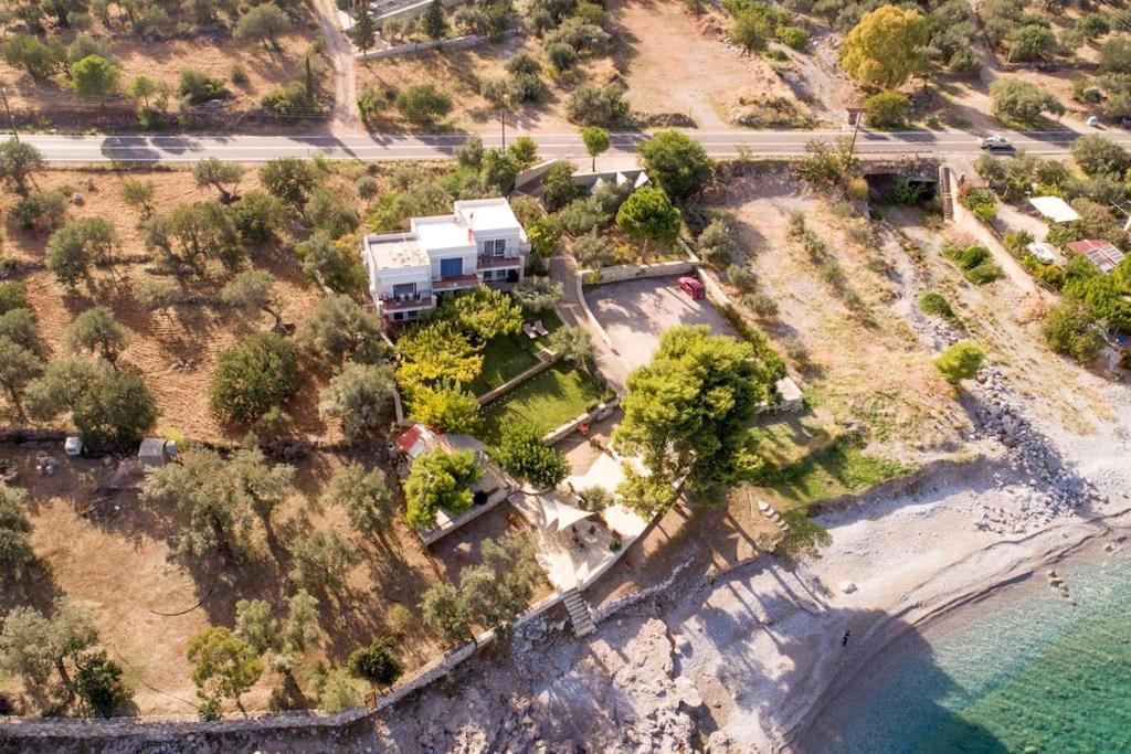 Karantou Villa Tiros Luaran gambar